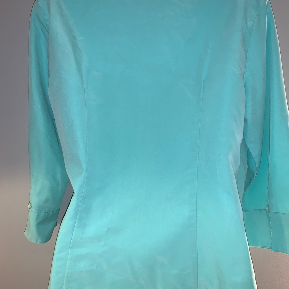 Liz Claiborne Button Down Shirt. - Picture 4 of 7